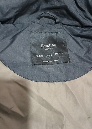BERSHKA Kürklü Kapüşonlu Siyah Kadın Kışlık Mont S Beden. - Görsel 5