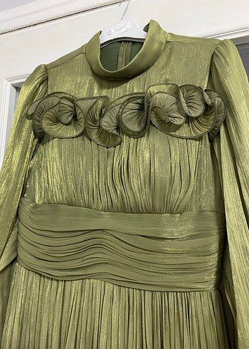 Parlak Haki Uzun Piliseli Kadın Elbise - Görsel 2