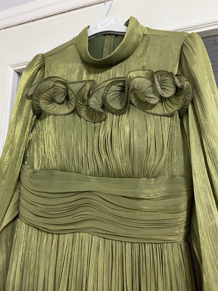 Parlak Haki Uzun Piliseli Kadın Elbise - Görsel 2