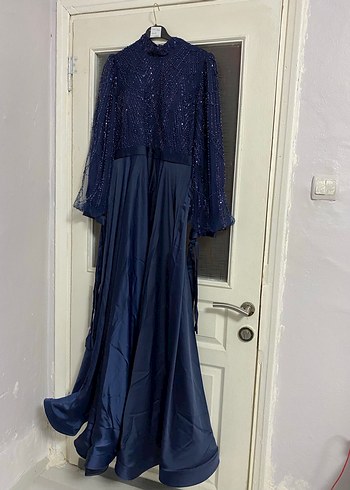 Uzun Kollu Mavi Nakışlı Abiye Elbise - Görsel 3