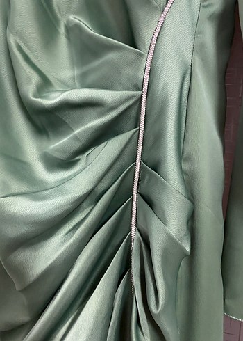 Taş şeritli beli drapeli saten abiye - Görsel 3