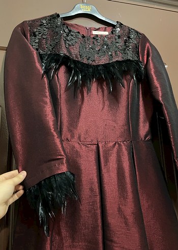 Bordo Uzun Kollu Kürk Detaylı Gece Elbisesi - Görsel 3