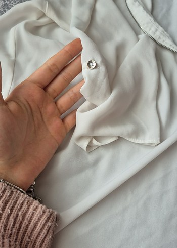 V Yaka Beyaz Keten Salaş Midi Kadın Gömlek - Görsel 4