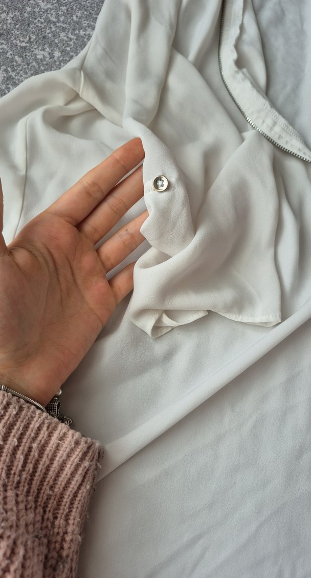 V Yaka Beyaz Keten Salaş Midi Kadın Gömlek - Görsel 4