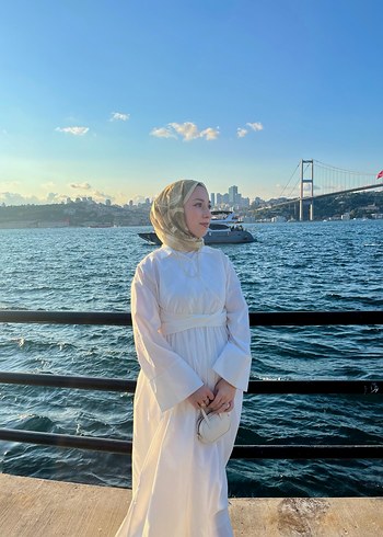 Uzun Beyaz İpek Görünümlü Salaş Elbise - Görsel 2