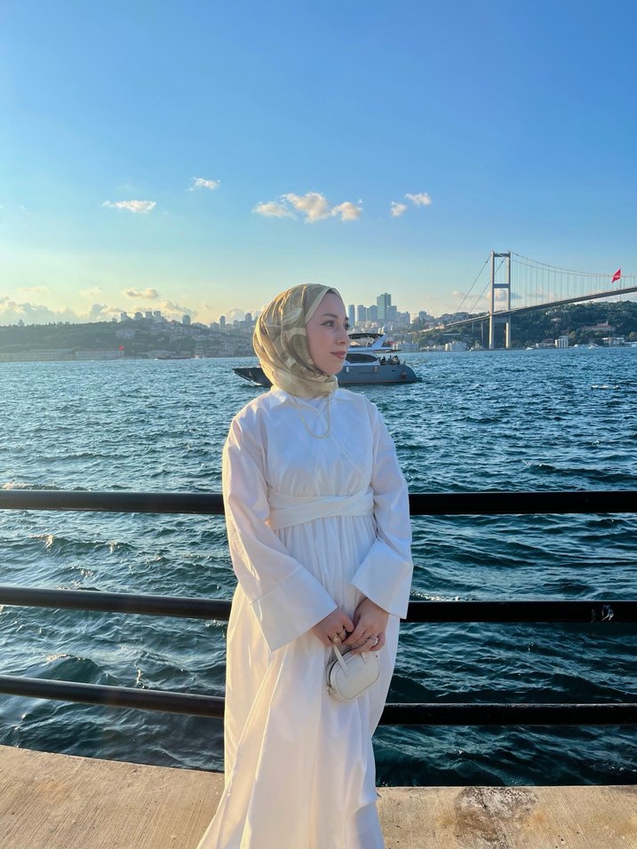 Uzun Beyaz İpek Görünümlü Salaş Elbise - Görsel 2