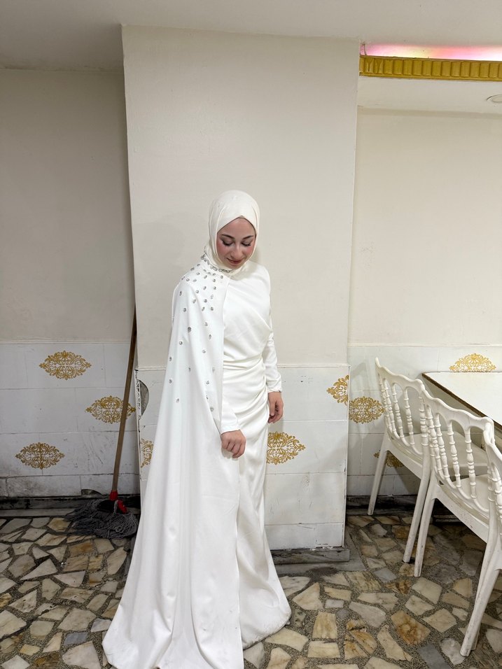 Uzun Kol Drapeli Beyaz Tesettür Abiye - Görsel 2