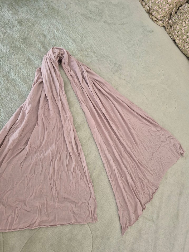 Kadın şalar  ayreten iki tanesida penye şaldır.. tansi 55 tl dir - Görsel 2