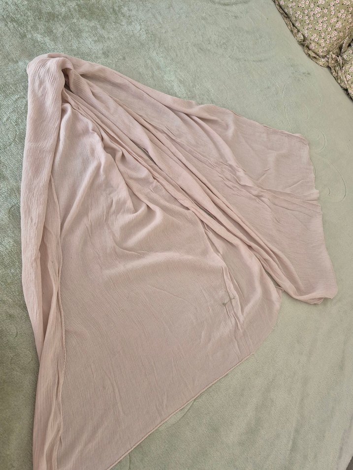 Kadın şalar  ayreten iki tanesida penye şaldır.. tansi 55 tl dir - Görsel 4