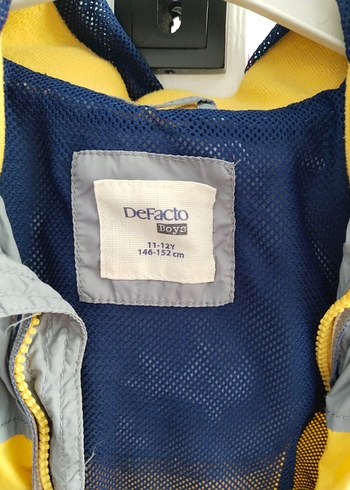 Gri-Sarı Kapüşonlu Erkek Çocuk Yağmurluk - Görsel 4