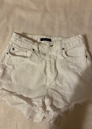 Beyaz Mini Denim Şort - Görsel 2