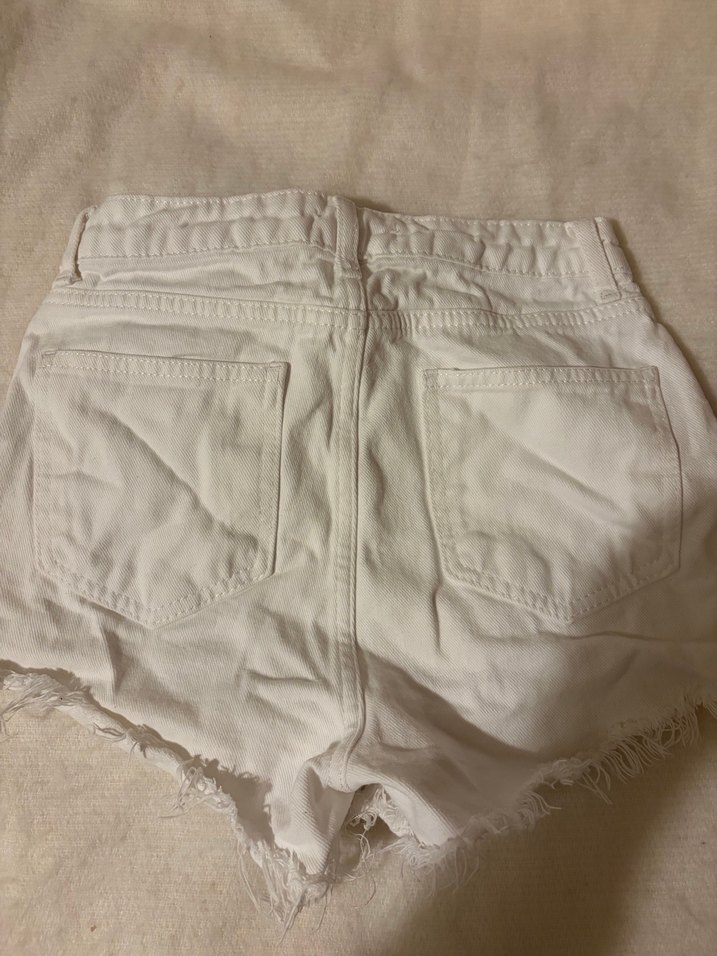 Beyaz Mini Denim Şort - Görsel 4