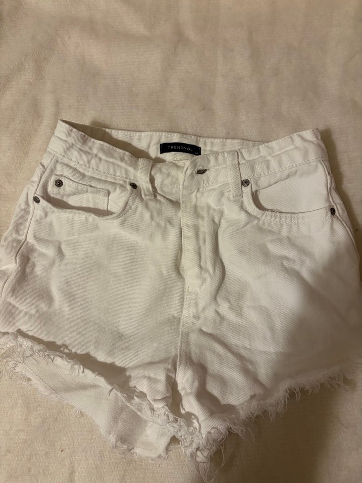 Beyaz Mini Denim Şort - Görsel 2