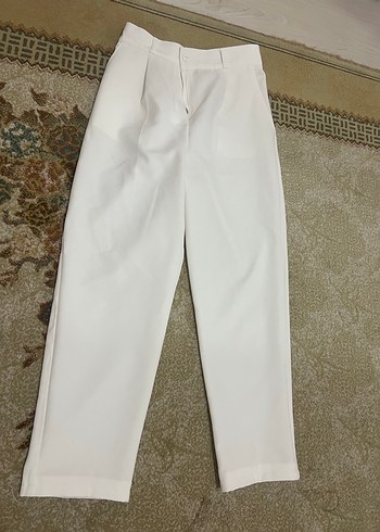 Beyaz kemerli pantolon - Görsel 3
