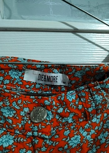 Renkli Bağlama Desenli Bol Kesim Mini Şort - Görsel 2