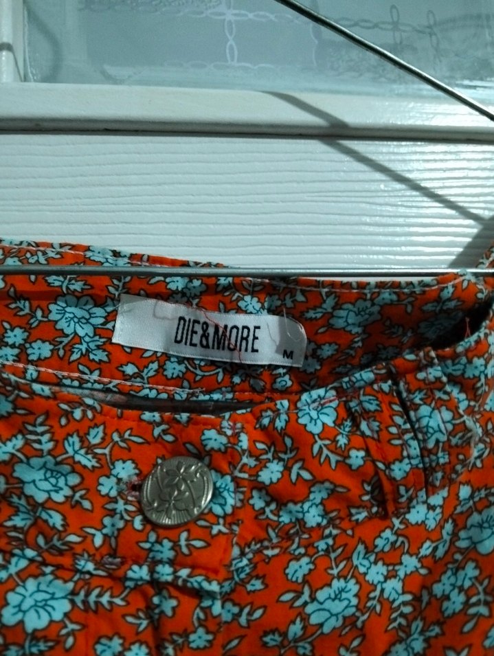 Renkli Bağlama Desenli Bol Kesim Mini Şort - Görsel 2