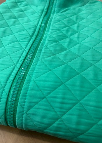 Yeşil hafif ve spor kapitone kadın yeleği - Görsel 3