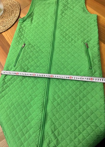 Yeşil hafif ve spor kapitone kadın yeleği - Görsel 6