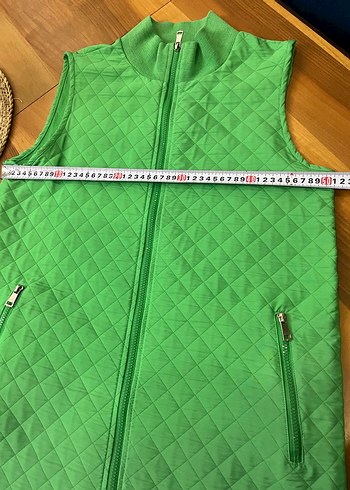 Yeşil hafif ve spor kapitone kadın yeleği - Görsel 5