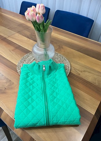 Yeşil hafif ve spor kapitone kadın yeleği - Görsel 2