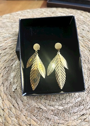 Altın Renkli yaprak modeli şık zarif Küpeler - Görsel 3