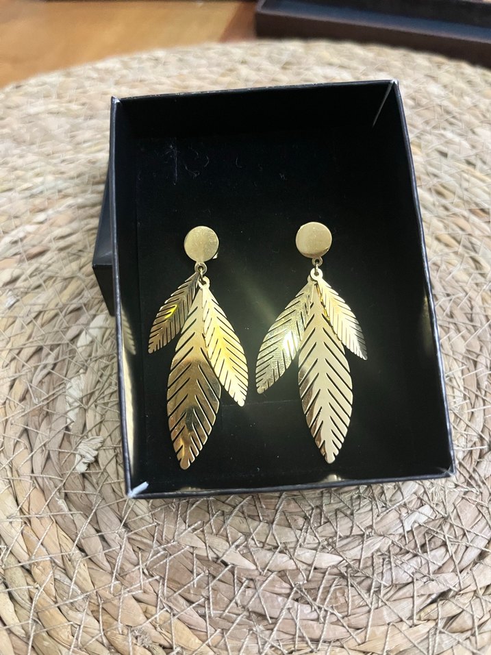 Altın Renkli yaprak modeli şık zarif Küpeler - Görsel 3