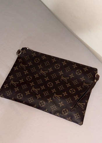 Louis Vuitton Sik Clutch