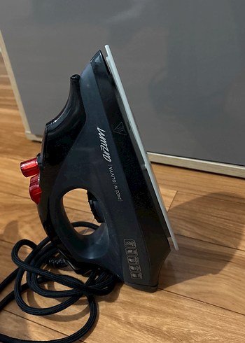 Siyah Buharlı Ütü - Görsel 3