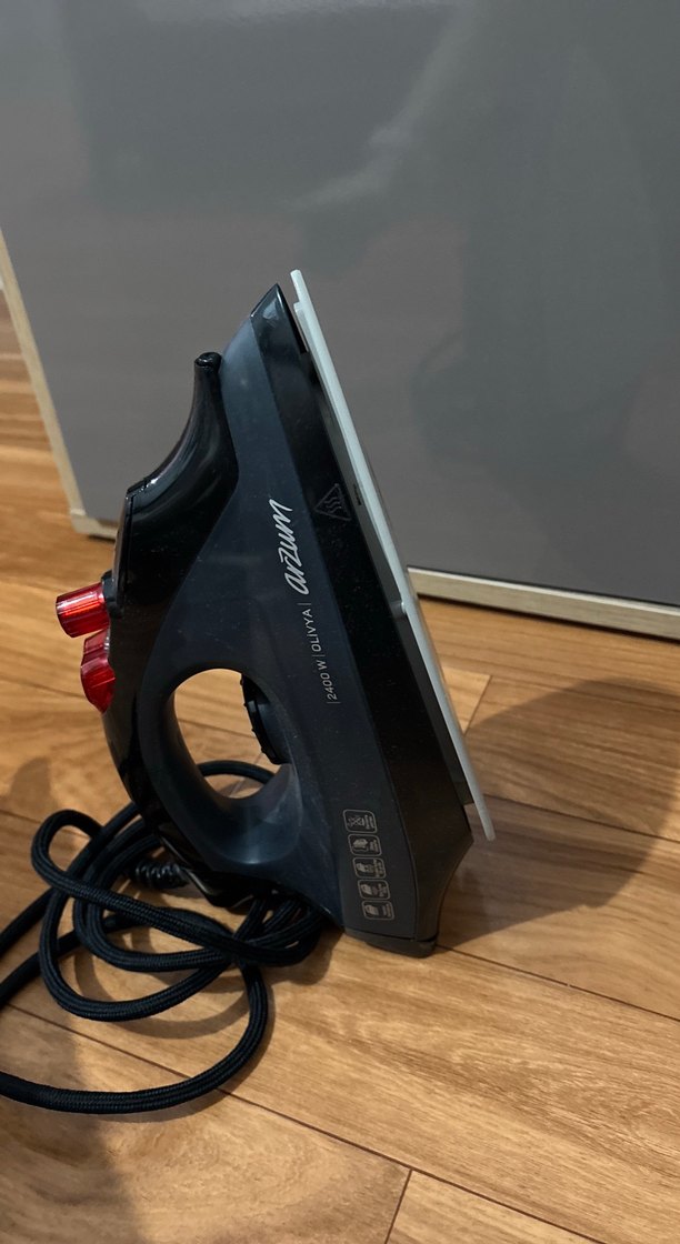 Siyah Buharlı Ütü - Görsel 3