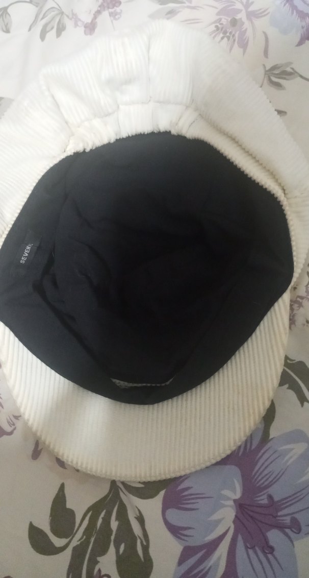 Düğmeli Beyaz Kadın Şapka - Görsel 3