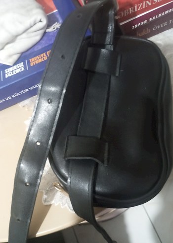 Zincir Detaylı Siyah Yılan Desenli Deri Çanta - Görsel 3