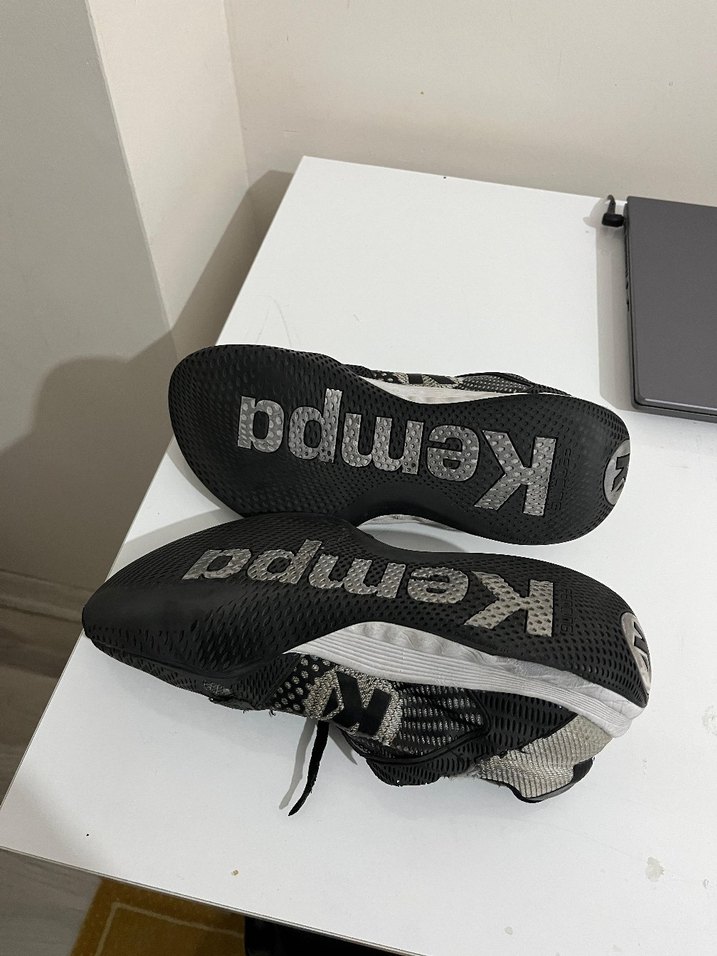 2023 te aldım gri kempa eskrim ayakkabısı 42 numara - Görsel 3