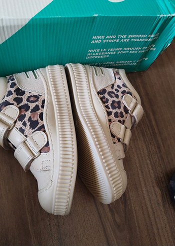 Kızlar için Beyaz Zebra Desenli Cırt Cırtlı Spor Ayakkabı - Görsel 2