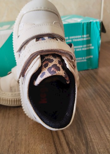 Kızlar için Beyaz Zebra Desenli Cırt Cırtlı Spor Ayakkabı - Görsel 4