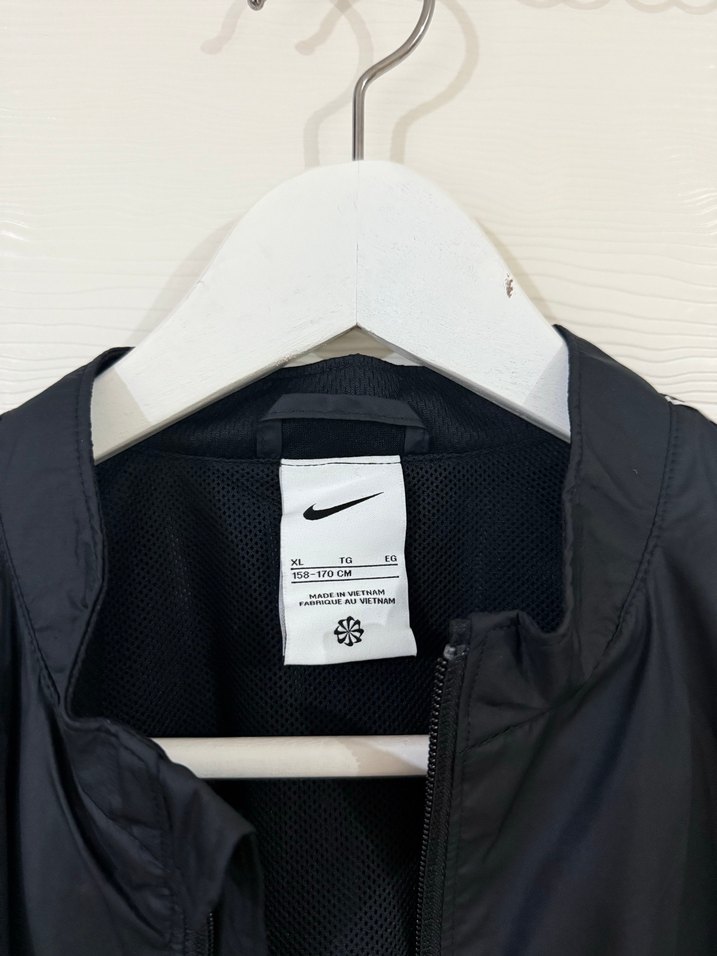 Nike Siyah Fermuarlı kadın Yağmurluk - Görsel 2