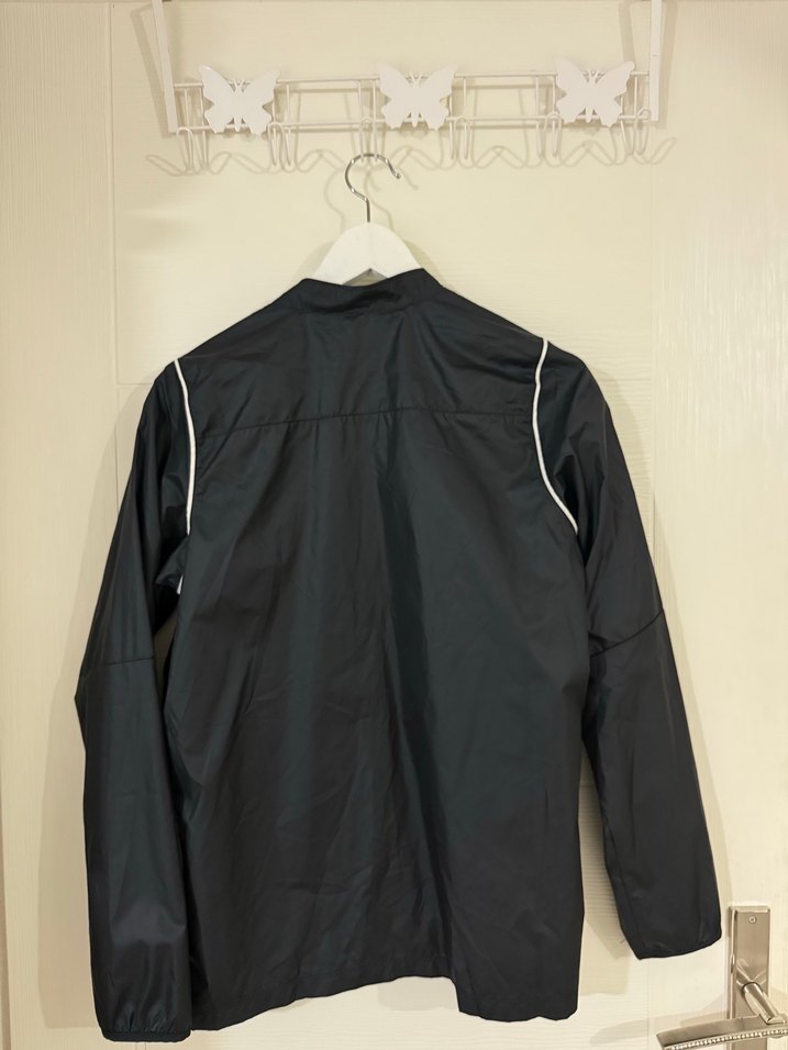 Nike Siyah Fermuarlı kadın Yağmurluk - Görsel 3