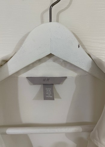 Beyaz Düğmeli saten Kadın Gömlek - Görsel 3