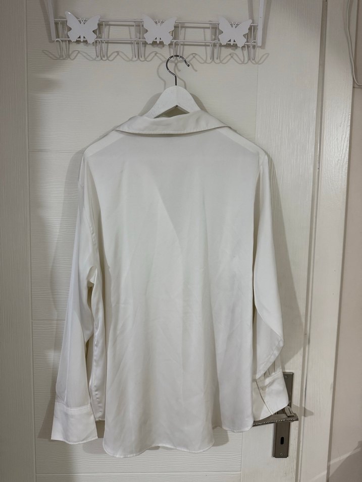 Beyaz Düğmeli saten Kadın Gömlek - Görsel 2