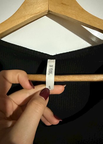 Siyah V Yakalı Kısa Kollu Crop Top - Görsel 2