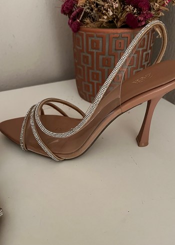 Zara Bej Deri Stiletto Topuklu Kadın Ayakkabı - Görsel 4