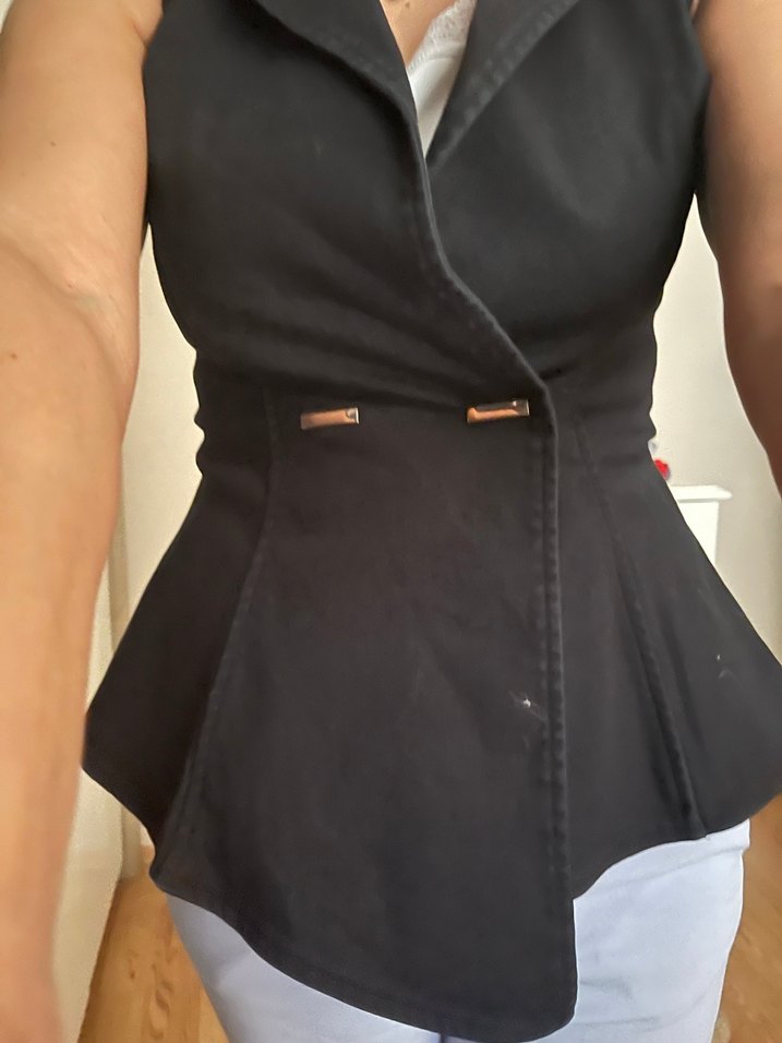 Düğmeli Siyah Kadın Yelek - Görsel 3