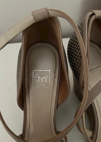 Bej gri deri Yılan Desenli Tokalı Topuklu Ayakkabı - Görsel 3