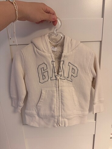 GAP sweatshirt
