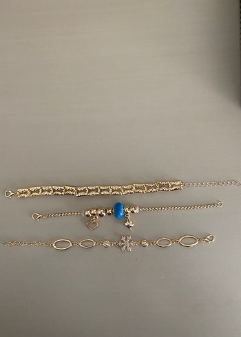 Altın sarısı renkli bilezikler - Görsel 2