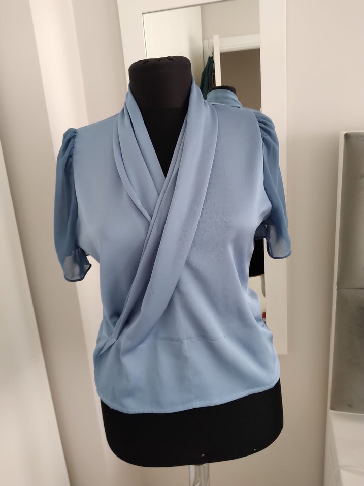 Mavi Kruvaze Yakalı Dökümlü Kadın Bluz ve Pantalon - Görsel 2