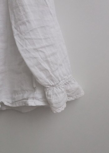 Kız Çocuk Beyaz Keten Fırfırlı Gömlek - Görsel 4