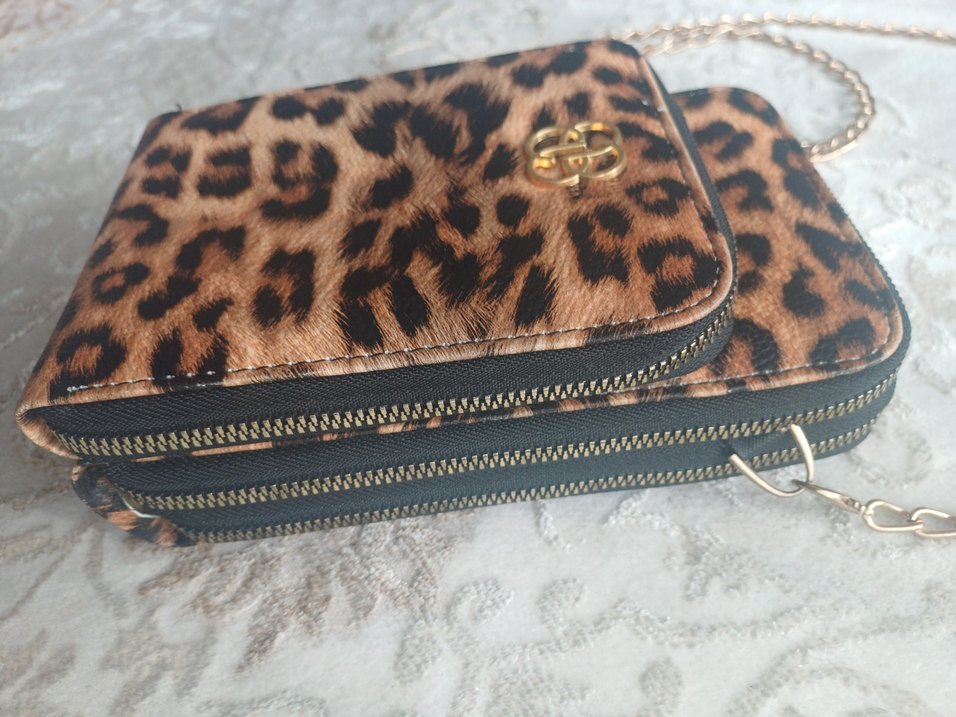 Zincir Detaylı Leopar Desenli Kadın Deri Çanta - Görsel 3