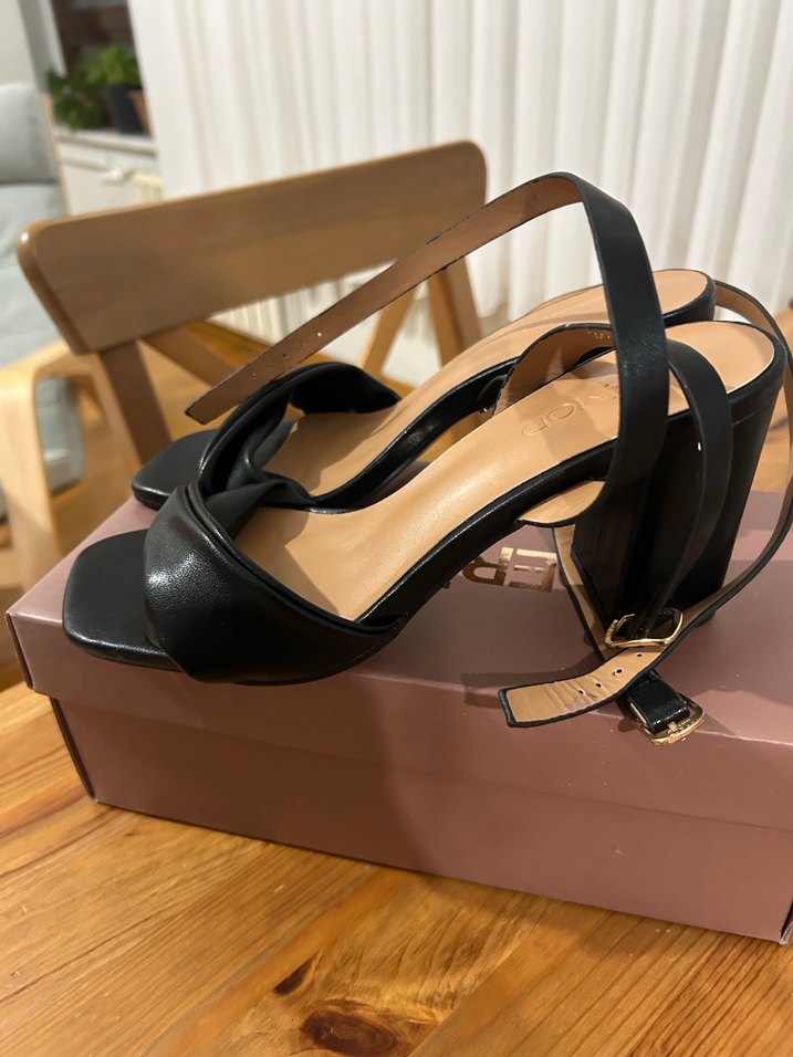 Derimod Yeni Etiketli 37 Numara Kadın Topuklu Sandalet - Görsel 3