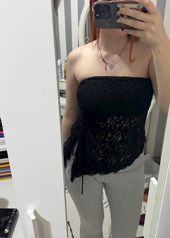 Dantel Detaylı Straplez Siyah Bershka crop - Görsel 2