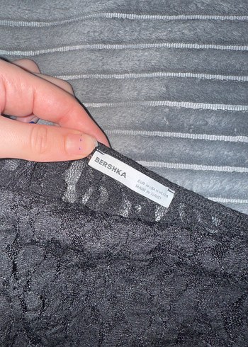 Dantel Detaylı Straplez Siyah Bershka crop - Görsel 3